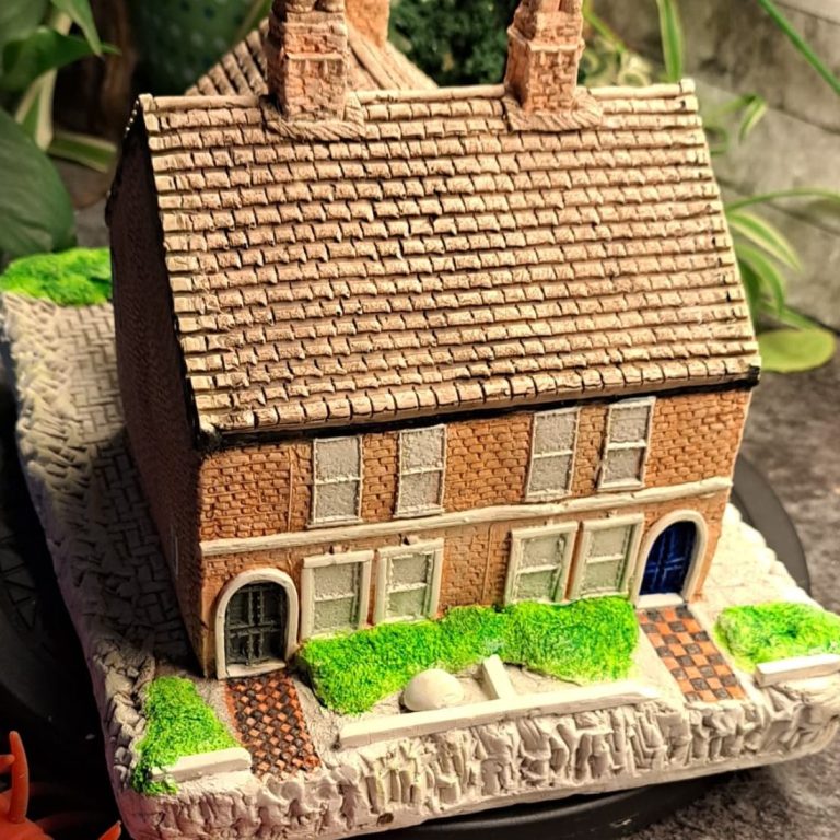 Unique bespoke hand sculpted miniature replica homes and houses and wedding venues Unique bespoke hand sculpted miniature replica homes and houses and wedding venues